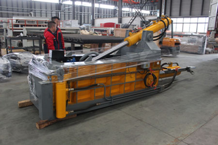 Scrap packing machine